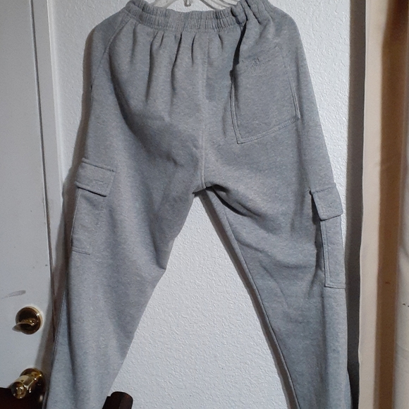 Gray sweatpants, size large with pockets - Picture 2 of 2